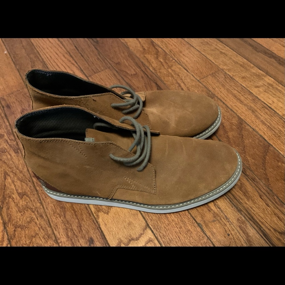 Mens Suede Chukka boot size 9 Volcom